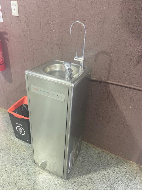 Airport potable water bubbler